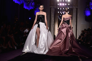 Illustration for article titled Versace Couture: For the Debutante-Slash-Dominatrix in You